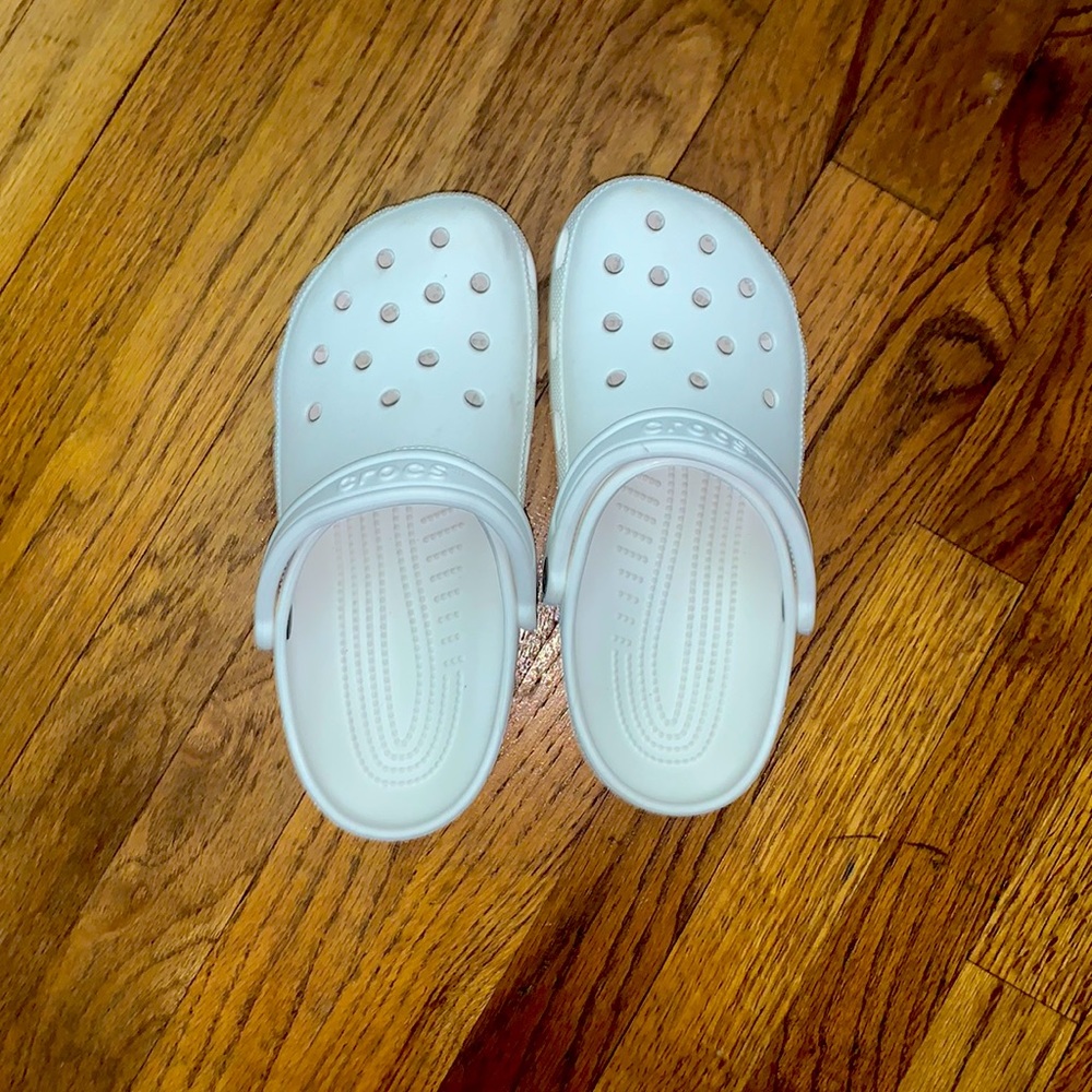 Used White Womens Crocs size 9 (mens 7)